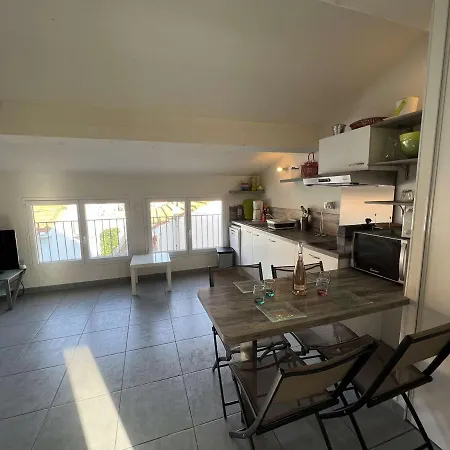 Apartment Centre-ville A 150m De La Plage, 4 Pers., Mezzanine, Cuisine Equipee, Proche Commerces - Fr-1-701-51