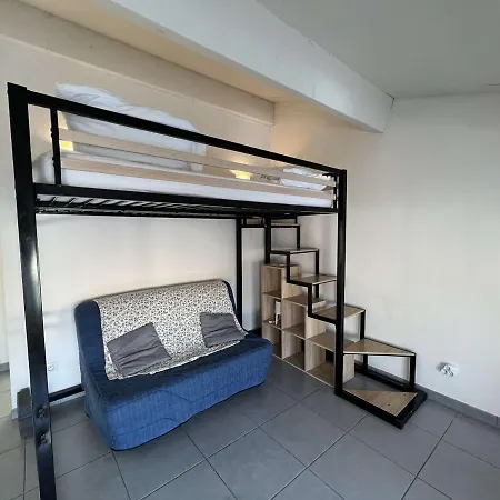 Centre-ville A 150m De La Plage, 4 Pers., Mezzanine, Cuisine Equipee, Proche Commerces - Fr-1-701-51 *