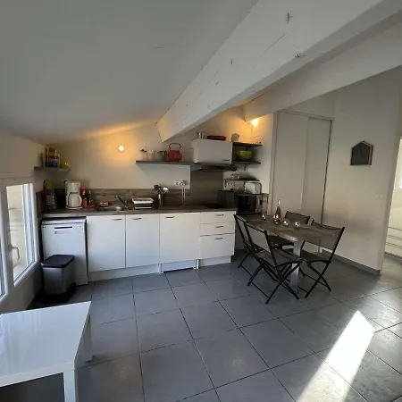 Centre-ville à 150m De La Plage, 4 Pers., Mezzanine, Cuisine équipée, Proche Commerces - Fr-1-701-51 Appartement