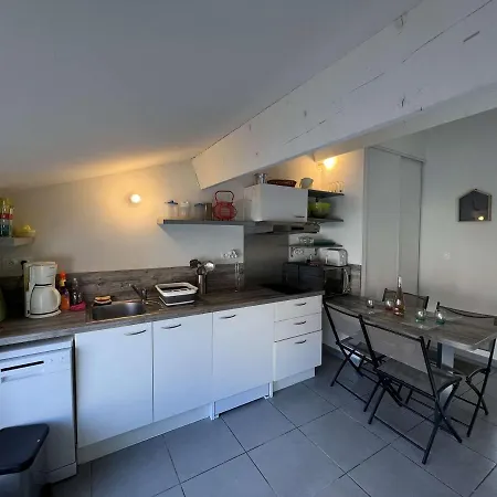 Centre-ville A 150m De La Plage, 4 Pers., Mezzanine, Cuisine Equipee, Proche Commerces - Fr-1-701-51 Apartment