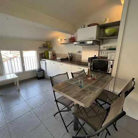 Centre-ville A 150m De La Plage, 4 Pers., Mezzanine, Cuisine Equipee, Proche Commerces - Fr-1-701-51 * Valras-Plage